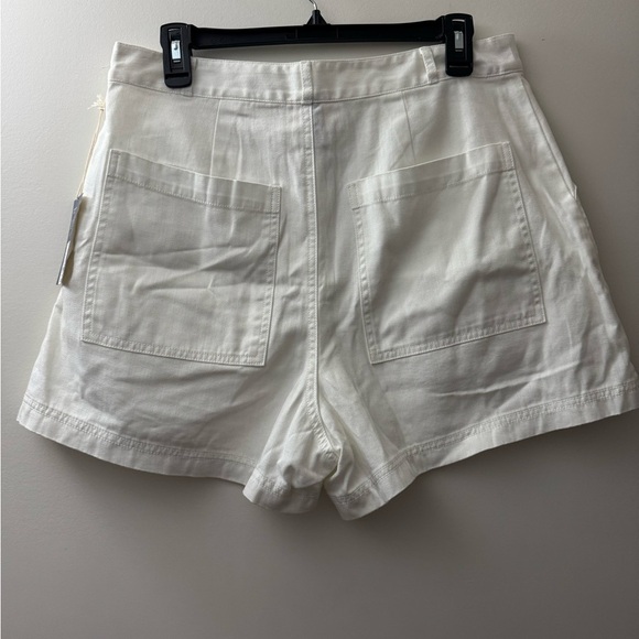 Universal Thread White Cargo Shorts Relaxed Fit - Picture 3 of 4
